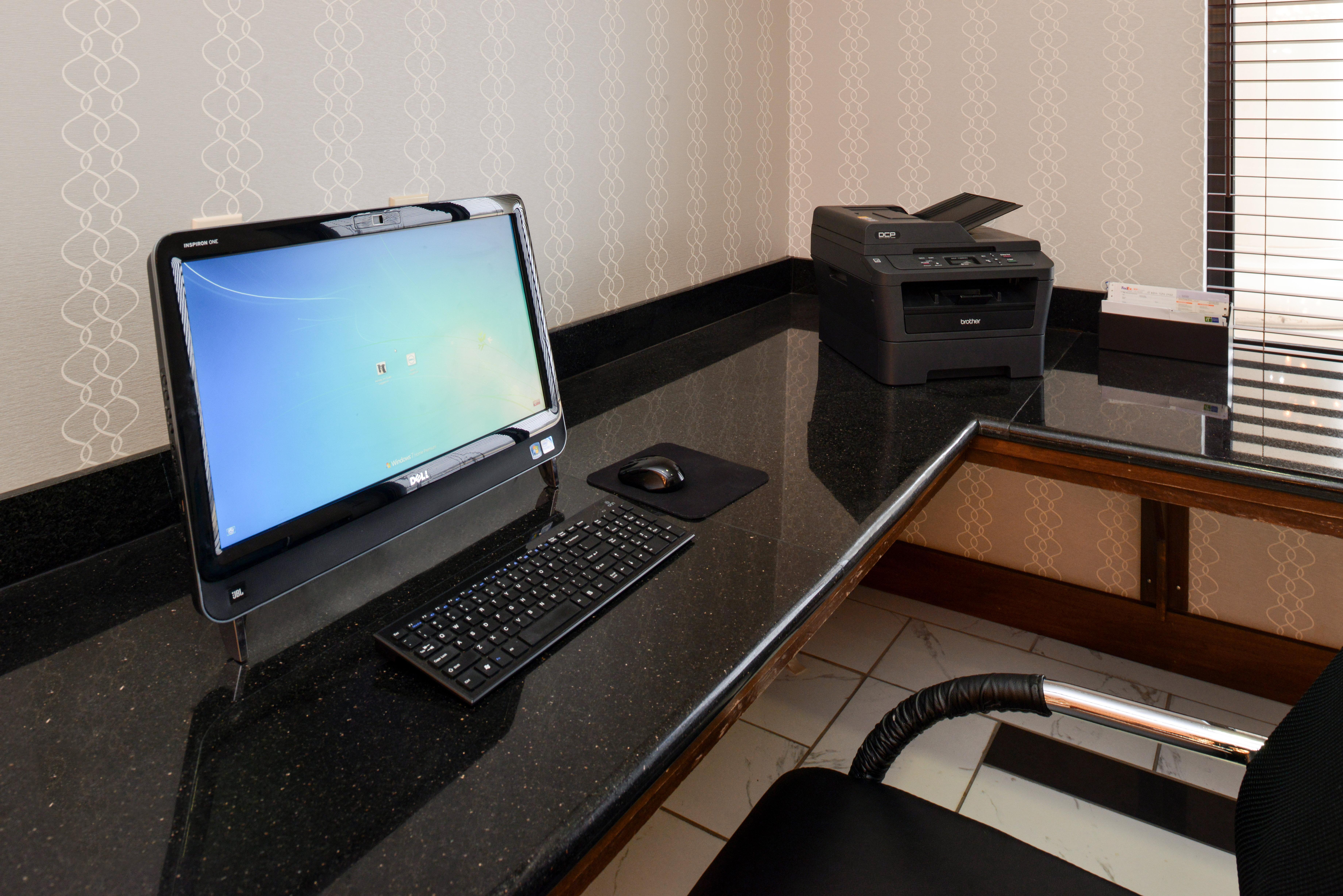 Holiday Inn Express & Suites Greenfield By Ihg Exterior photo